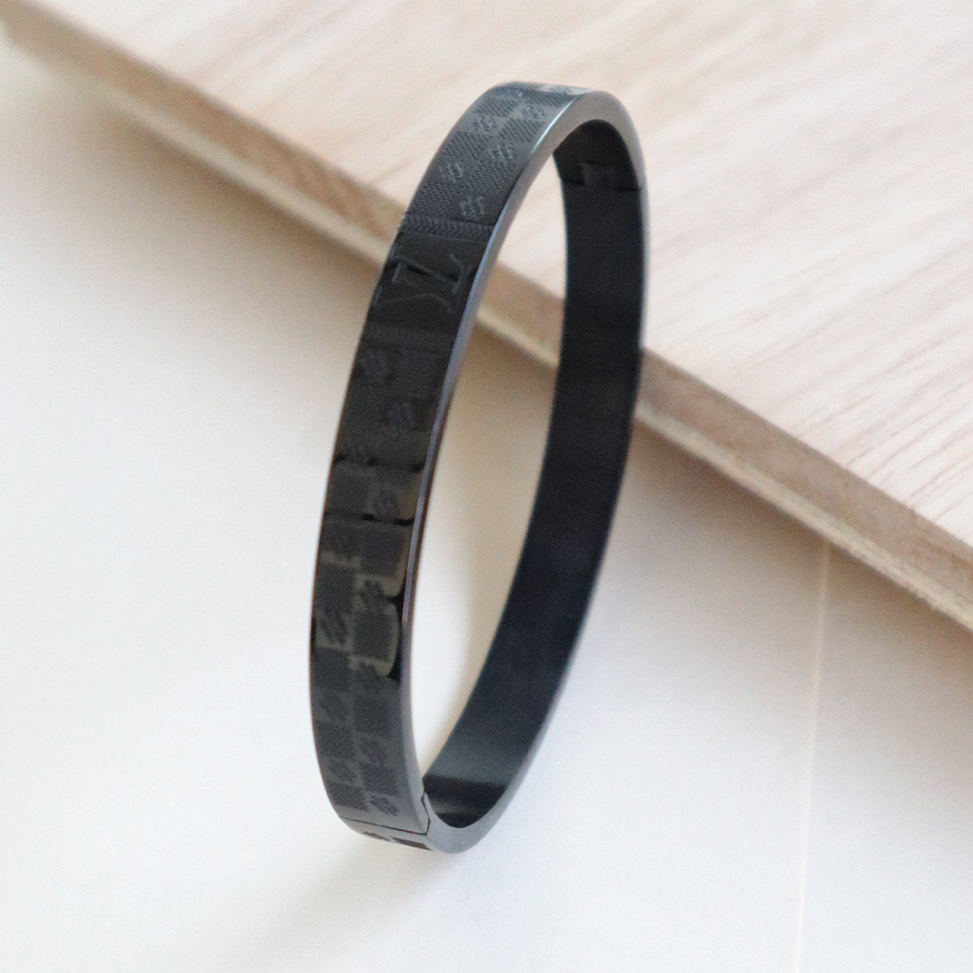 Classic Black Men’s Bracelet with Matt look