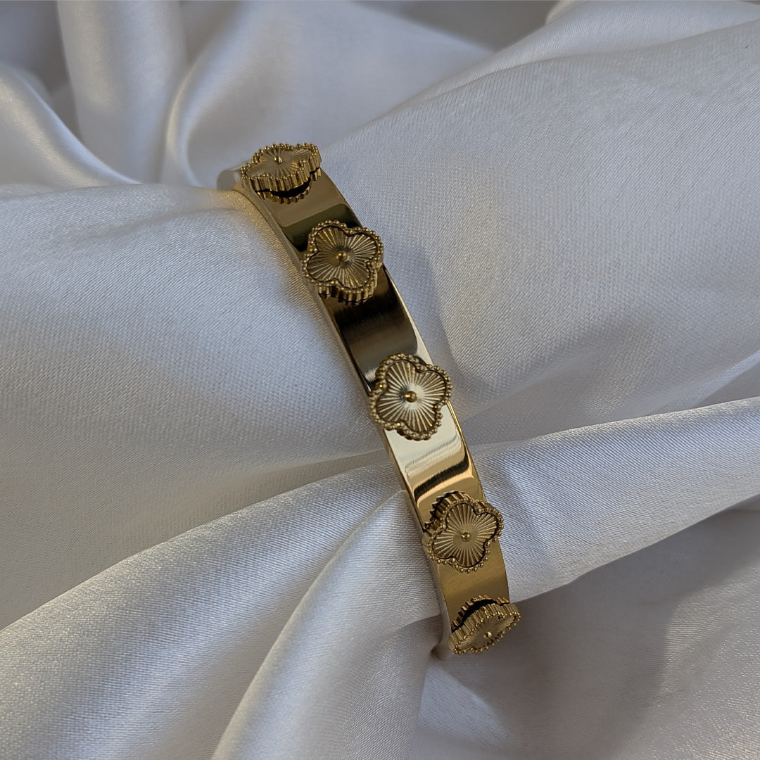 Elegant Gold Plated Clover Design Bracelet For Girls & Women