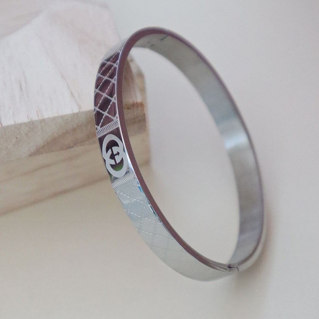 Stylish Silver Finish Men’s Bracelet with Cross Design