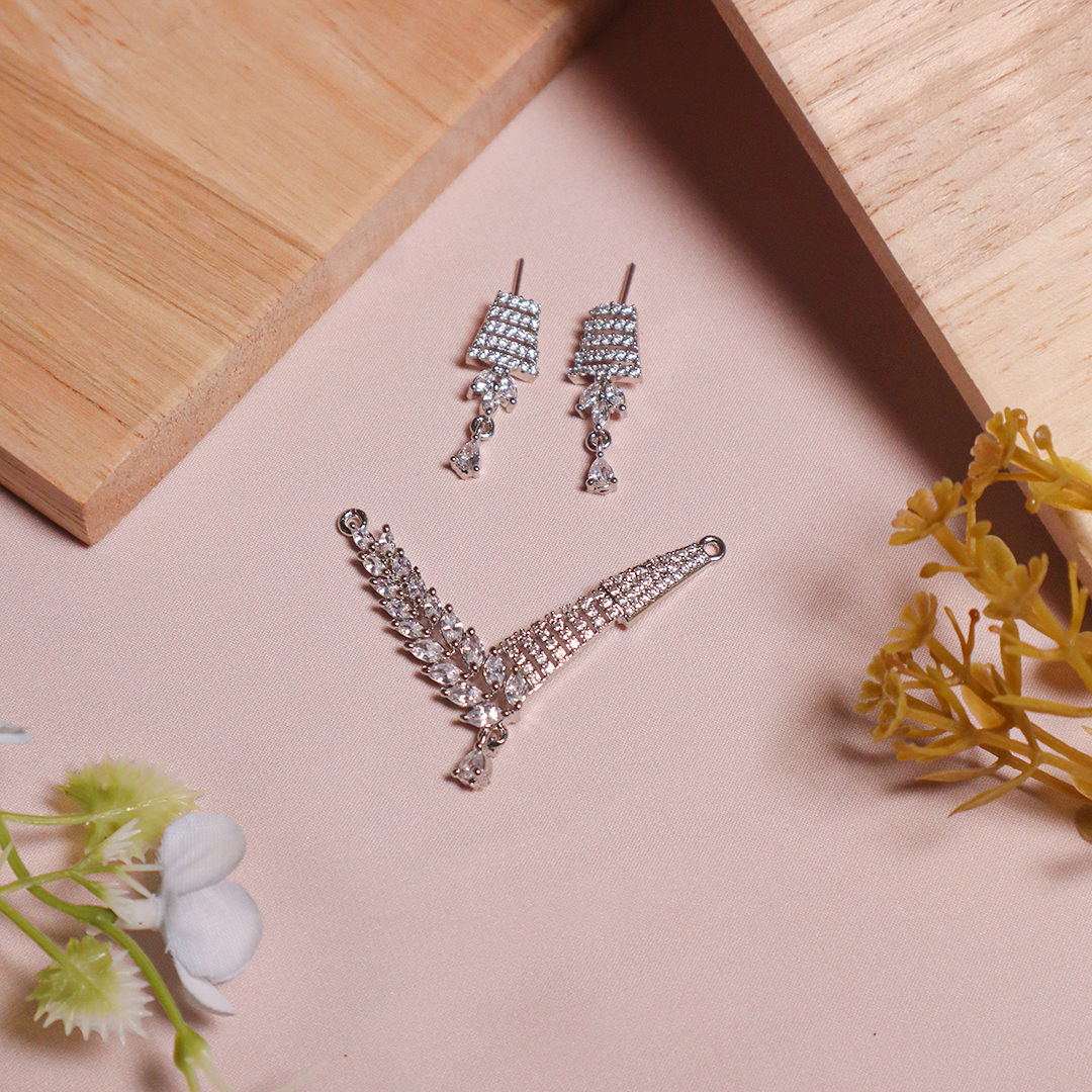 Silver Twilight American Diamond Manglasutra With Earrings