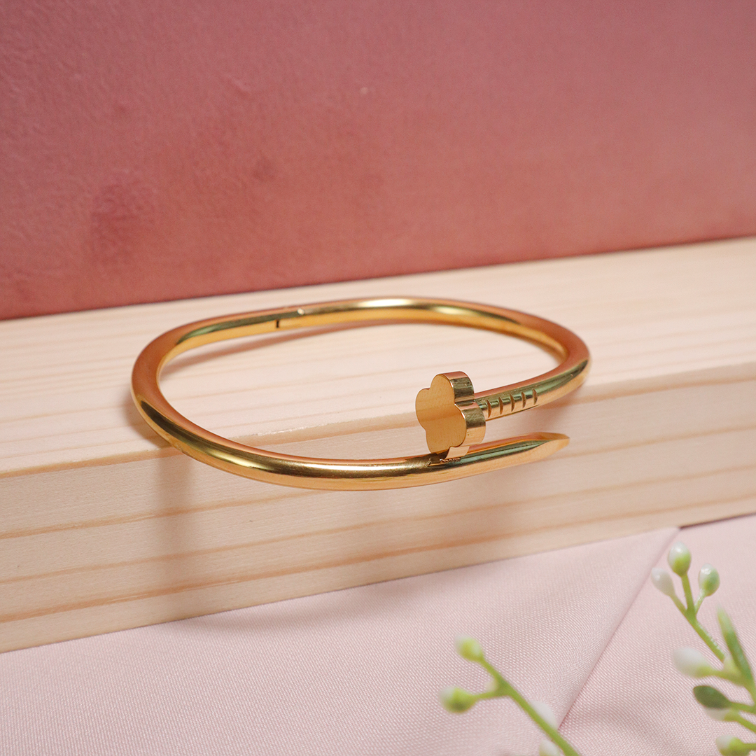 18K Gold Plated Clover Nail Bracelet (Anti Tarnish)