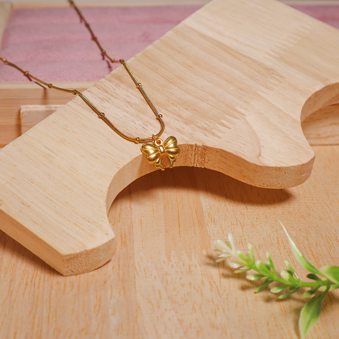 18K Gold Plated Charming Bow Knot Pendant Necklace (Anti Tarnish)