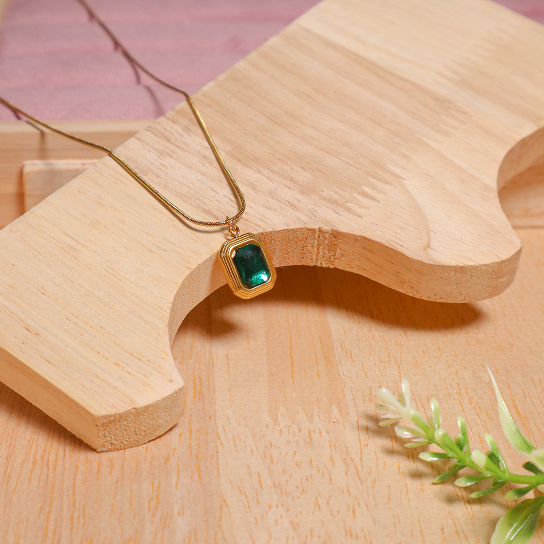 18K Gold Plated Classic Green Emerald Zircon Pendant Necklace (Anti Tarnish)