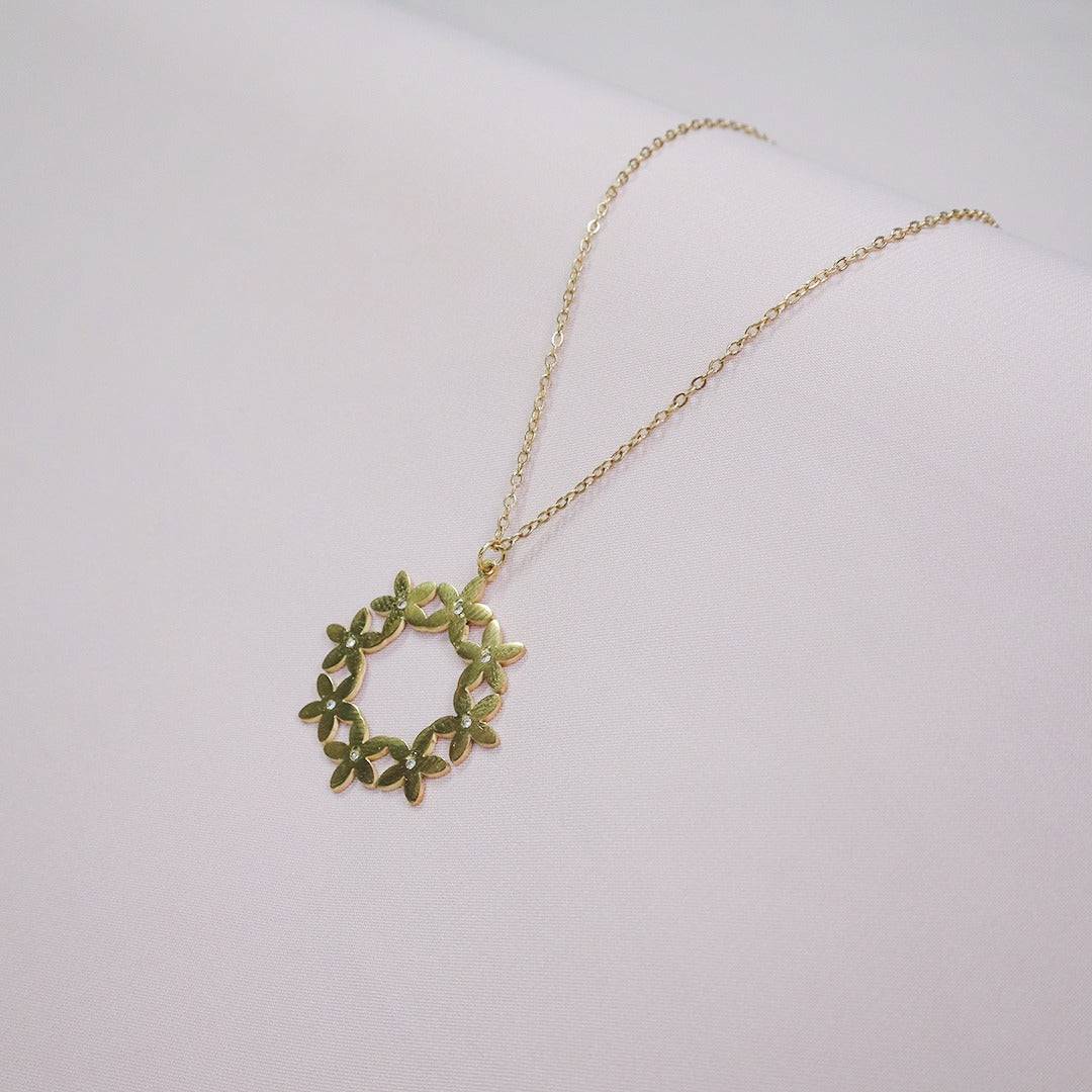 18K Gold Plated Floral Diamond Pendant Necklace (Anti Tarnish)