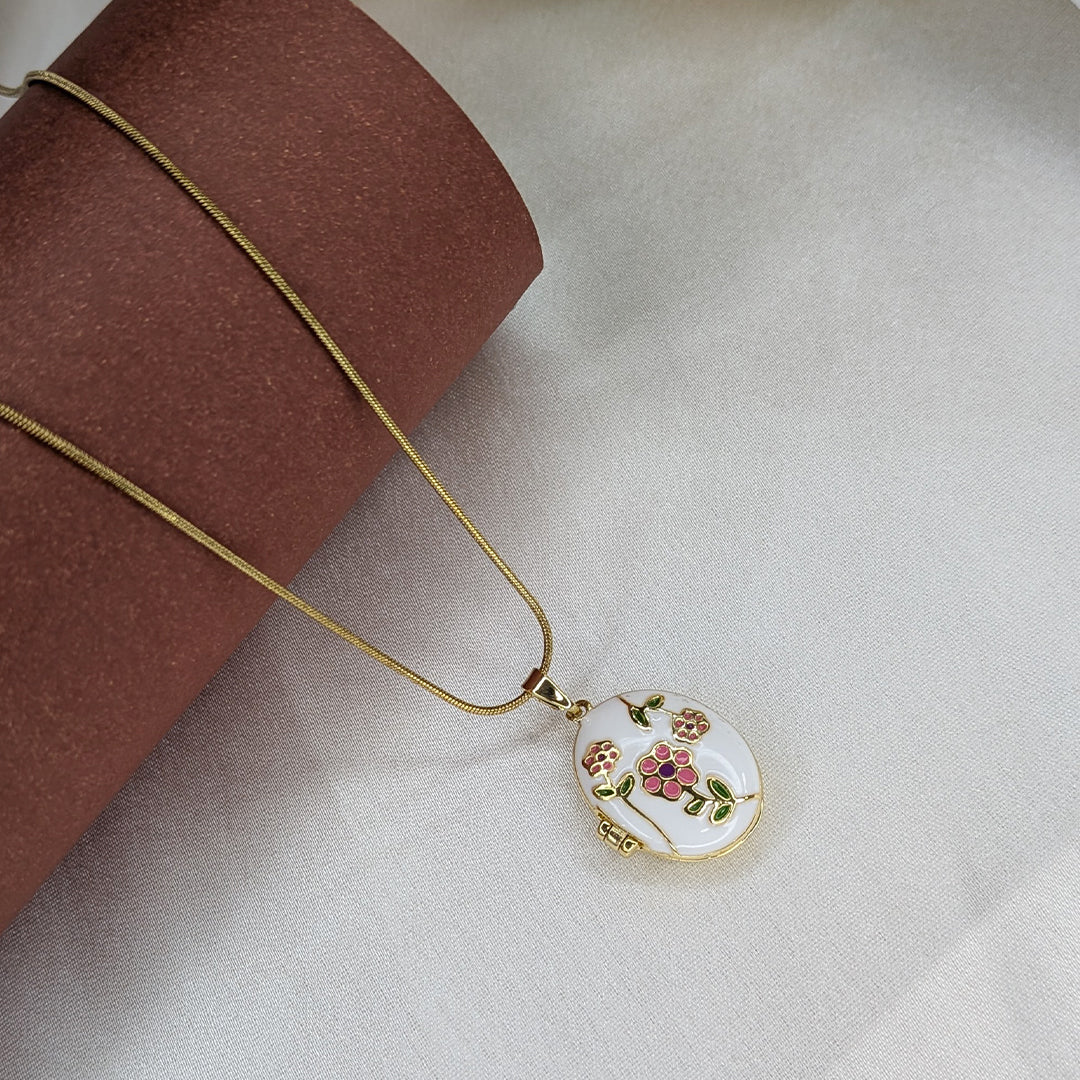 Floral Engraved Openable Pendant For Girls & Women