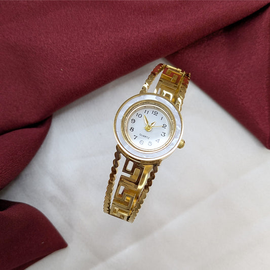 Elegant Analog AD Studded Bazel Link Design Band Bracelet Watch For Girls & Women