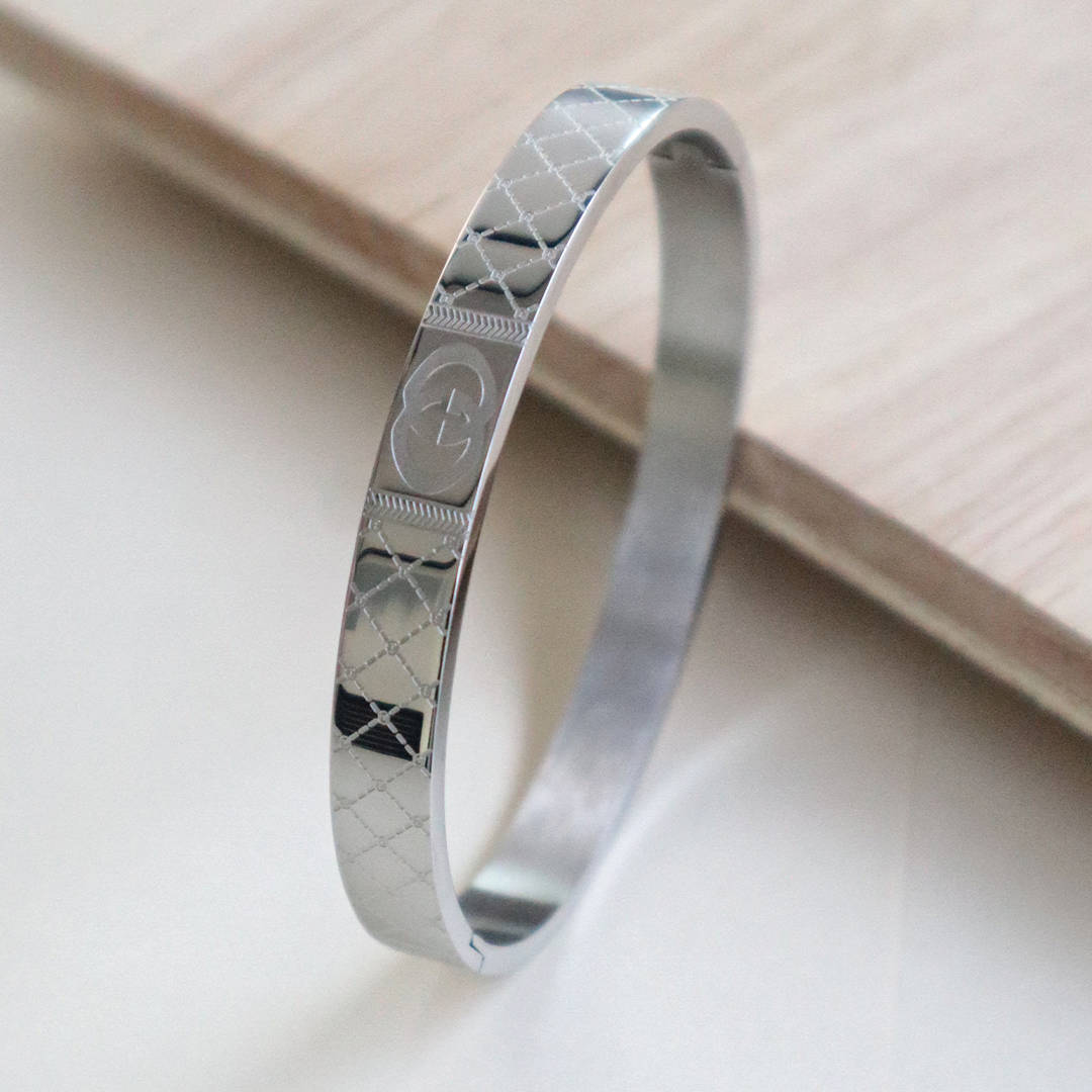Stylish Silver Finish Men’s Bracelet with Cross Design