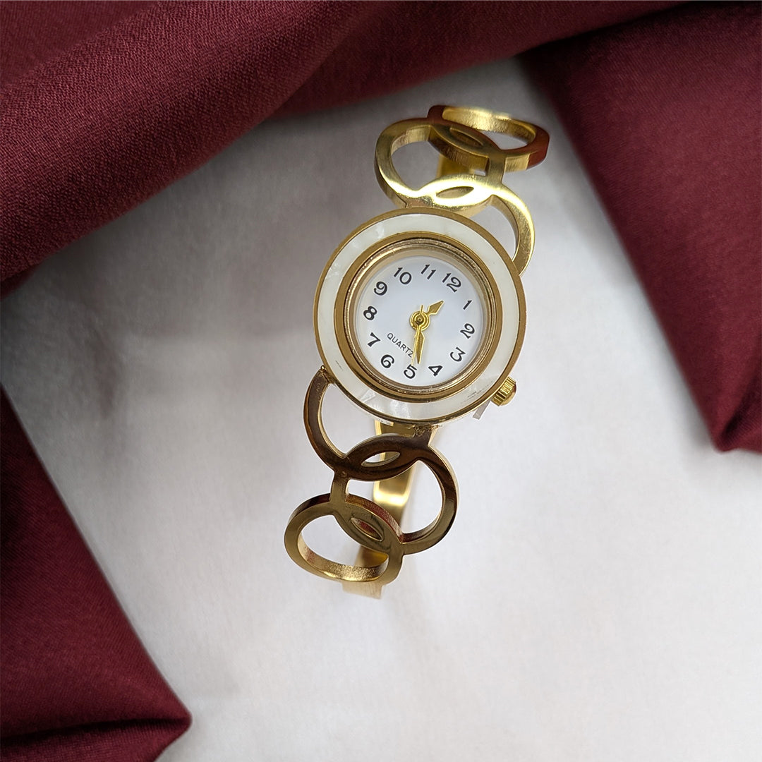 Elegant Analog Interlock Circular Link Design Band Bracelet Watch For Girls & Women