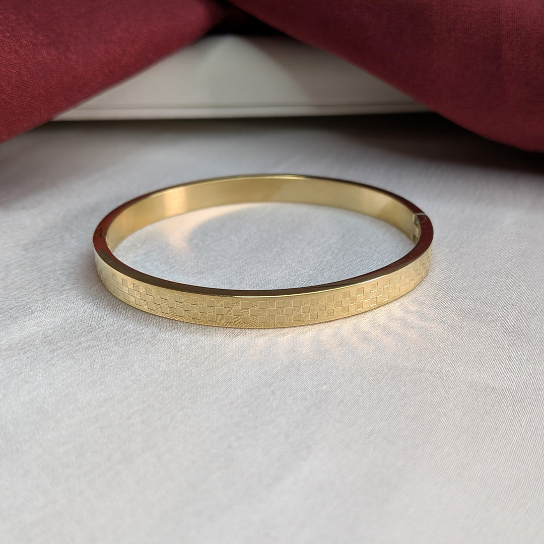 18K Gold Finish Cubic Pattern Openable Bracelet (Anti Tarnish) For Girls & Women
