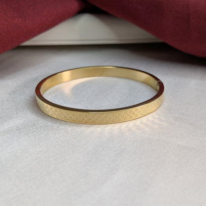 18K Gold Finish Cubic Pattern Openable Bracelet (Anti Tarnish) For Girls & Women