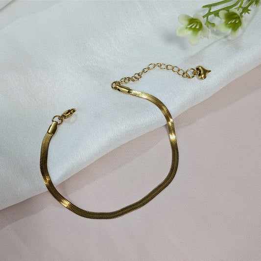 Trendy Gold Finish Smooth Snake Chain Bracelet With Lobster Clasp for Women (Anti-Tarnish)