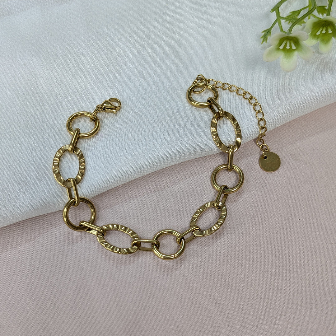 Gold Plated Elegant Oval Mesh Pattern Bracelet For Girls & Women (Anti-Tarnish)