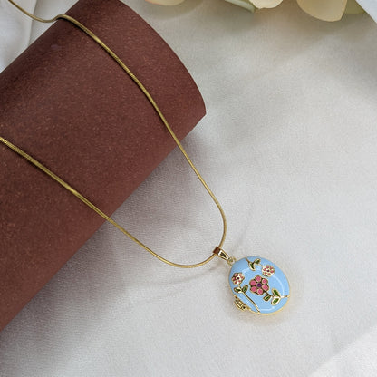 Floral Engraved Openable Pendant For Girls & Women