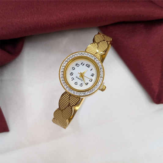 Luxury Analog AD Studded Textured Linked Design Band Bracelet Watch For Girls & Women