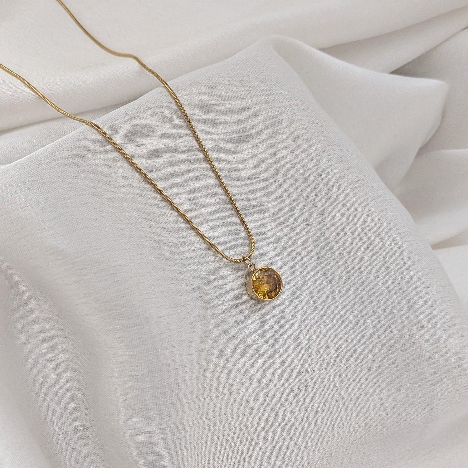 Luxury Emerald Round Crystal Stone Pendant for Girls & women