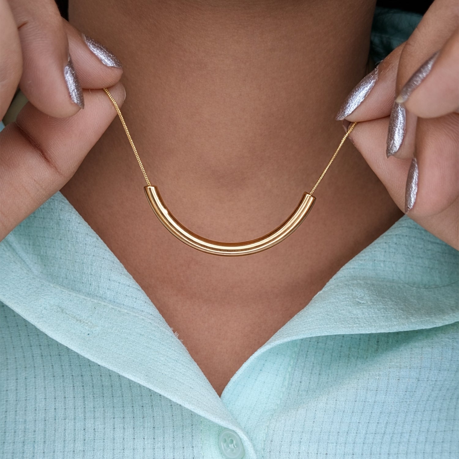 18k Gold Plated Minimalist Curved Bar Necklace for Women
