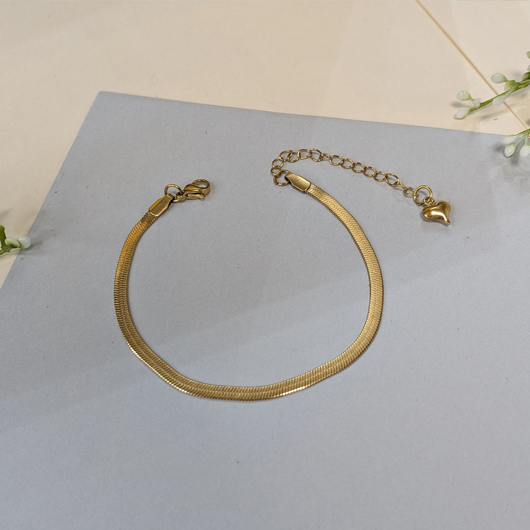 Trendy Gold Finish Smooth Snake Chain Bracelet With Lobster Clasp for Women (Anti-Tarnish)