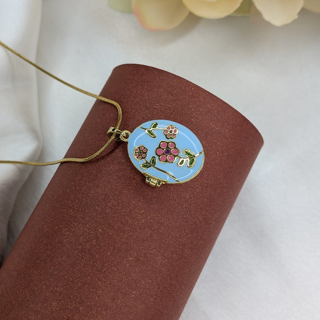 Floral Engraved Openable Pendant For Girls & Women
