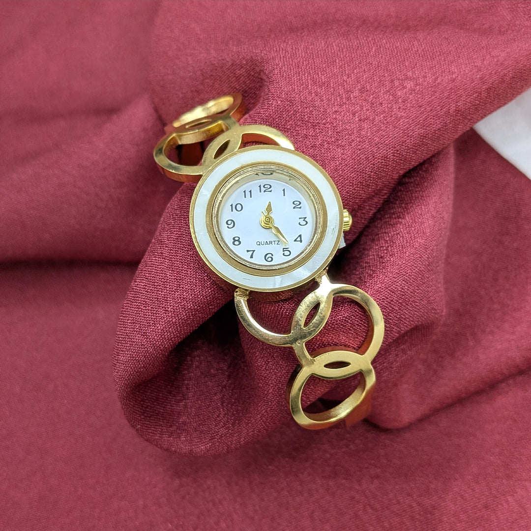 Elegant Analog Interlock Circular Link Design Band Bracelet Watch For Girls & Women