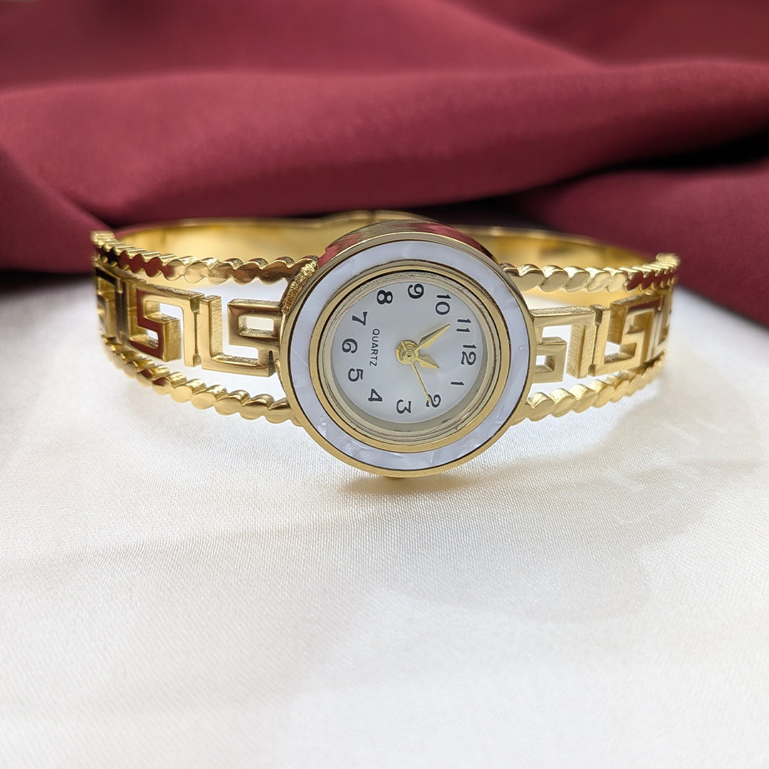 Elegant Analog AD Studded Bazel Link Design Band Bracelet Watch For Girls & Women