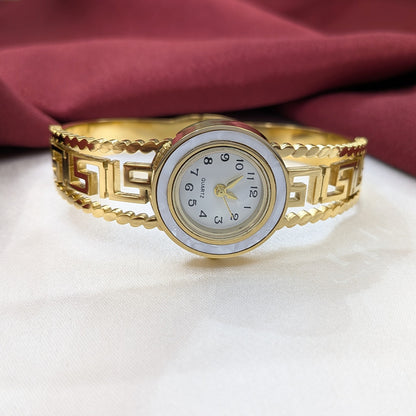 Elegant Analog AD Studded Bazel Link Design Band Bracelet Watch For Girls & Women