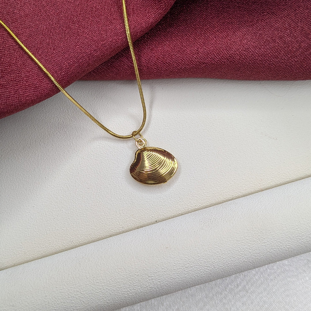 18K Gold Finish Beach Inspired Shell Pendant for Girls & Women (Anti Tarnish)