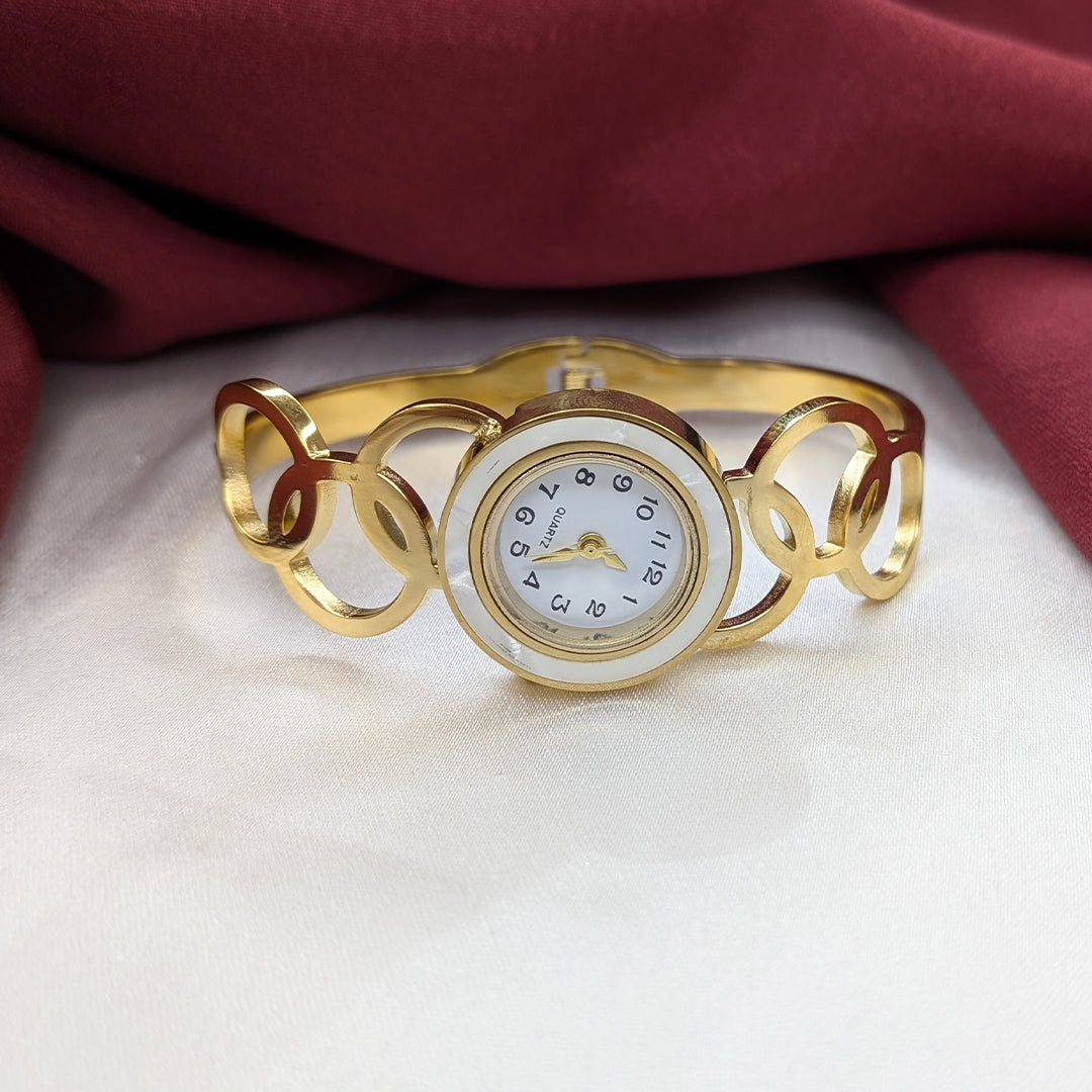 Elegant Analog Interlock Circular Link Design Band Bracelet Watch For Girls & Women