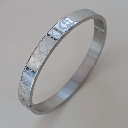 Stylish Silver Finish Men’s Bracelet with Cross Design