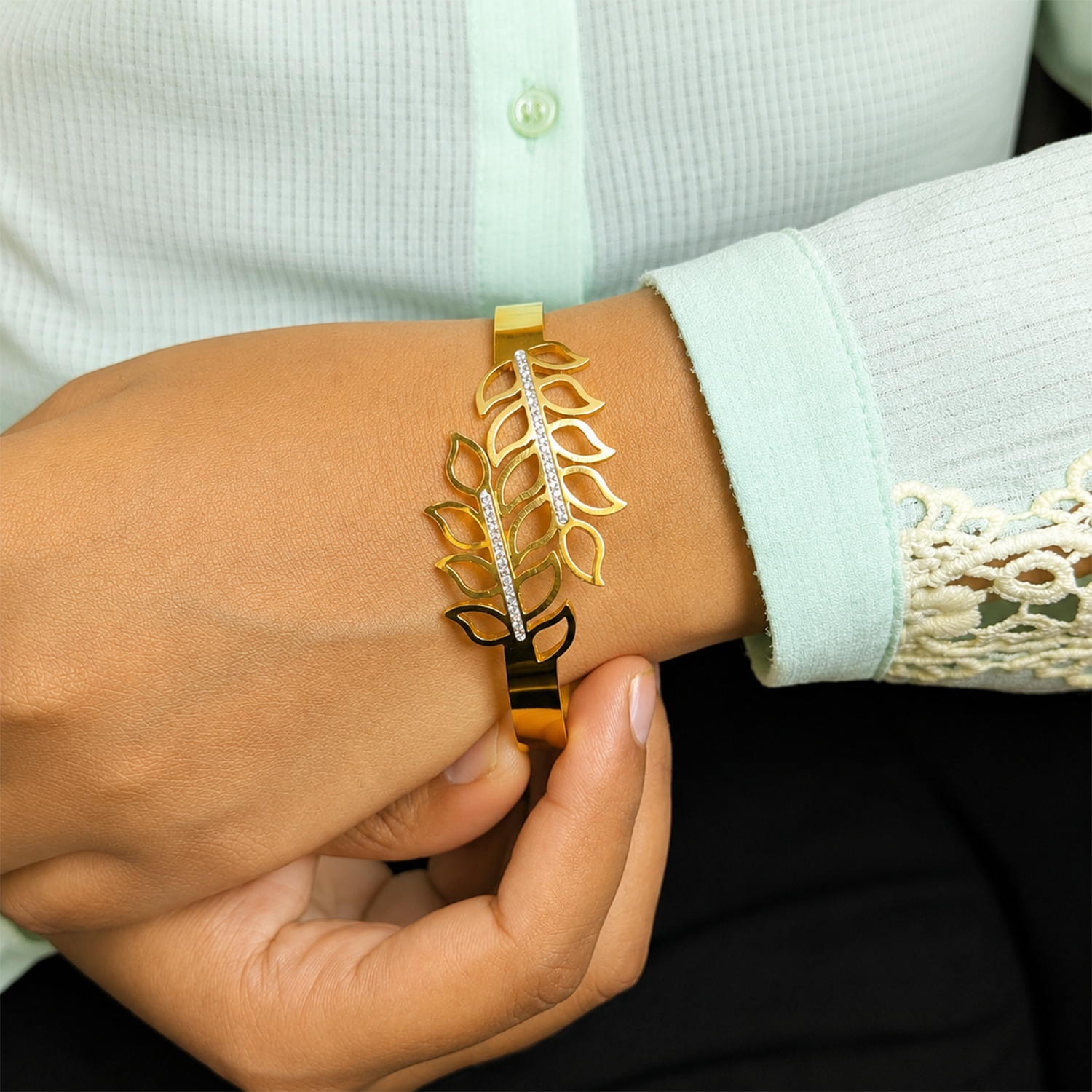 Blooms Leaf Theme Ad Stone Cuff Bracelet for Women & Girls