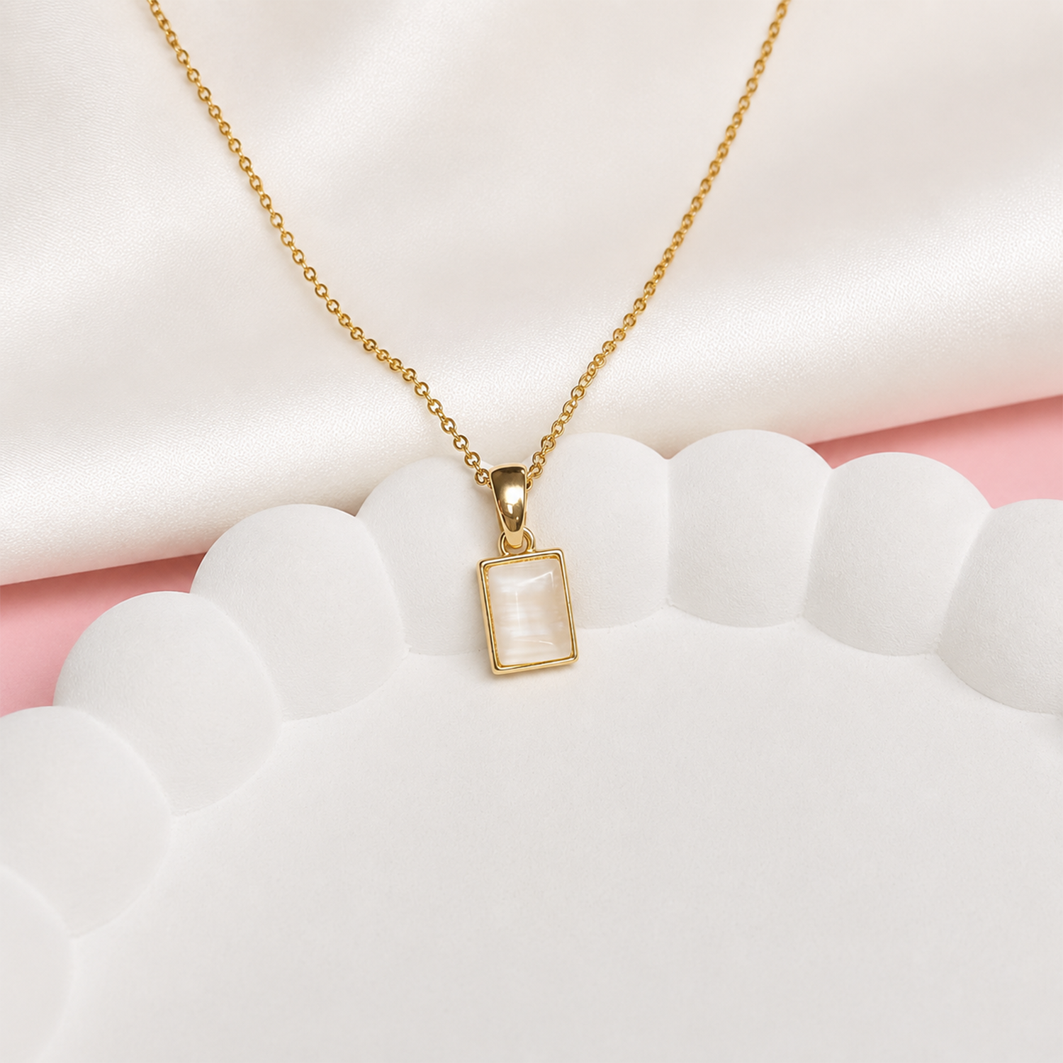 Engravable Locket Pendant With Chain for Women & Girls