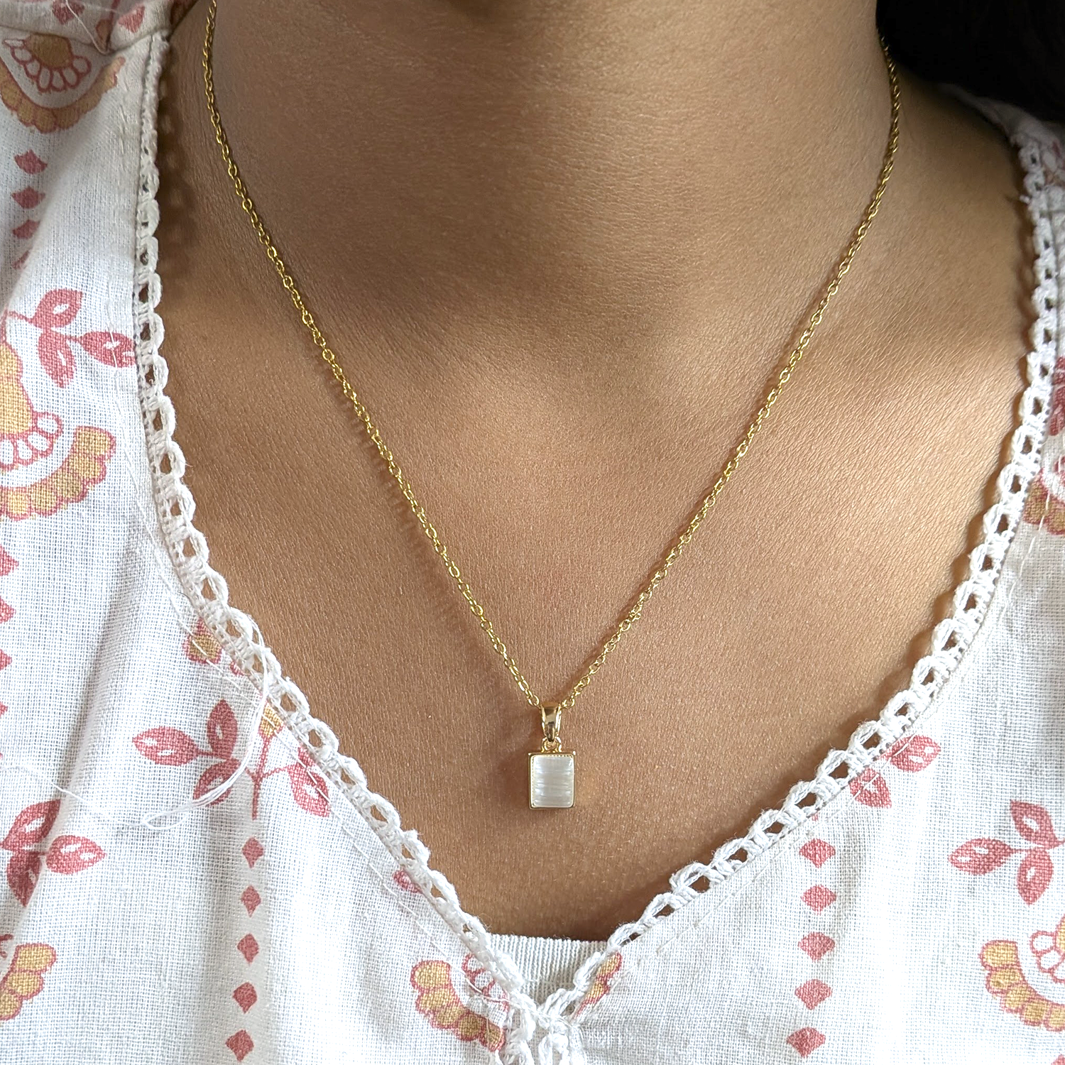 Engravable Locket Pendant With Chain for Women & Girls