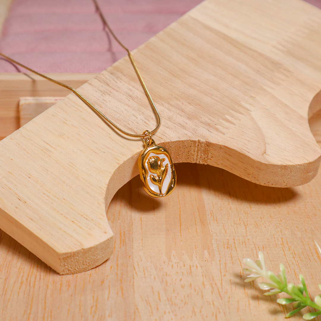 18K Gold Plated Vintage Rose Pendant Necklace (Anti-Tarnish)