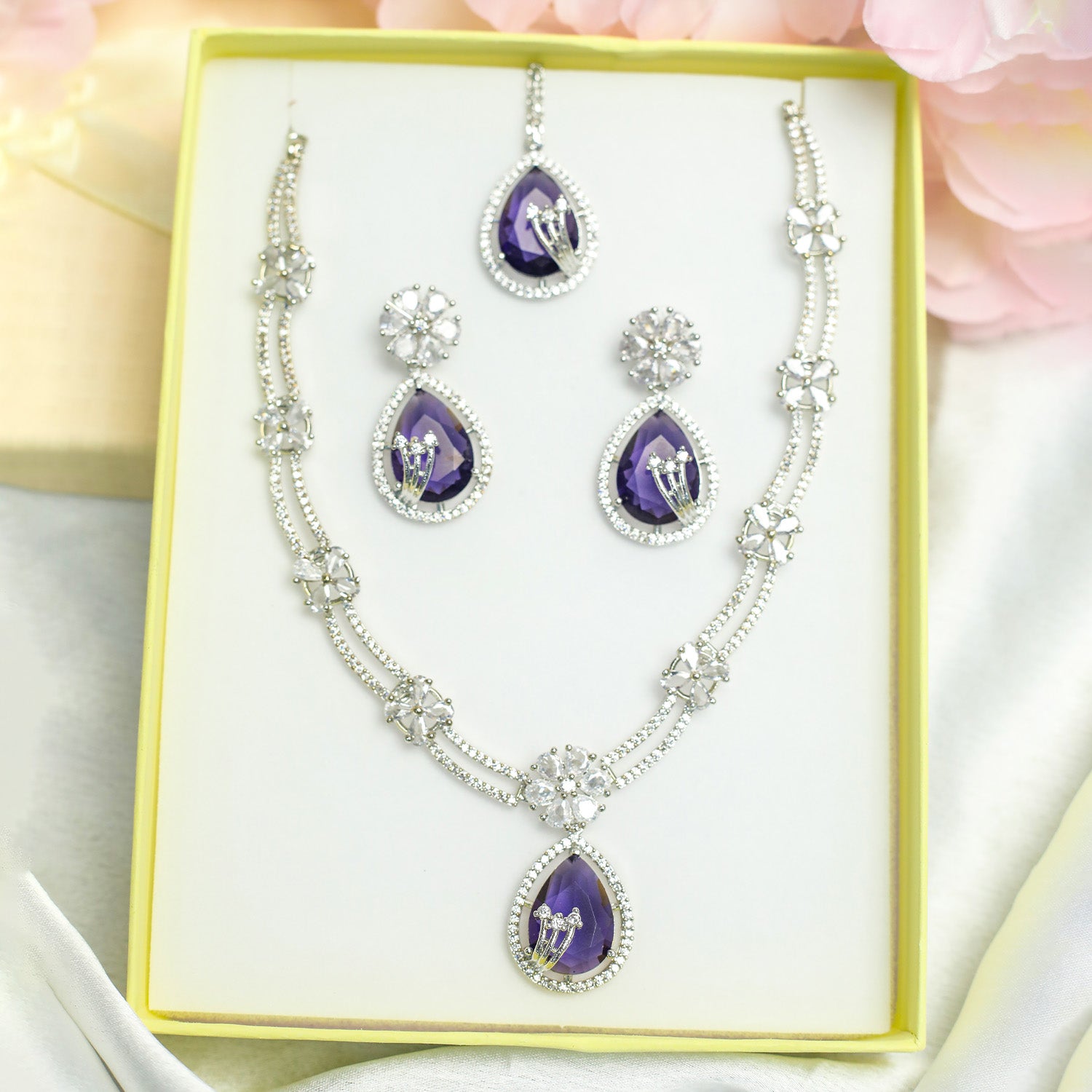 Ethnic AD Stone Striking Teardrop Stones