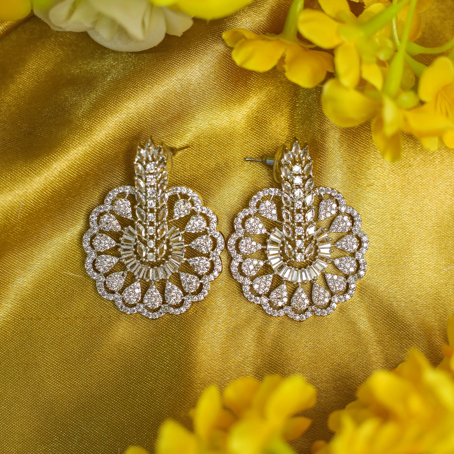 Intricate Floral Centerpiece Round Necklace Set