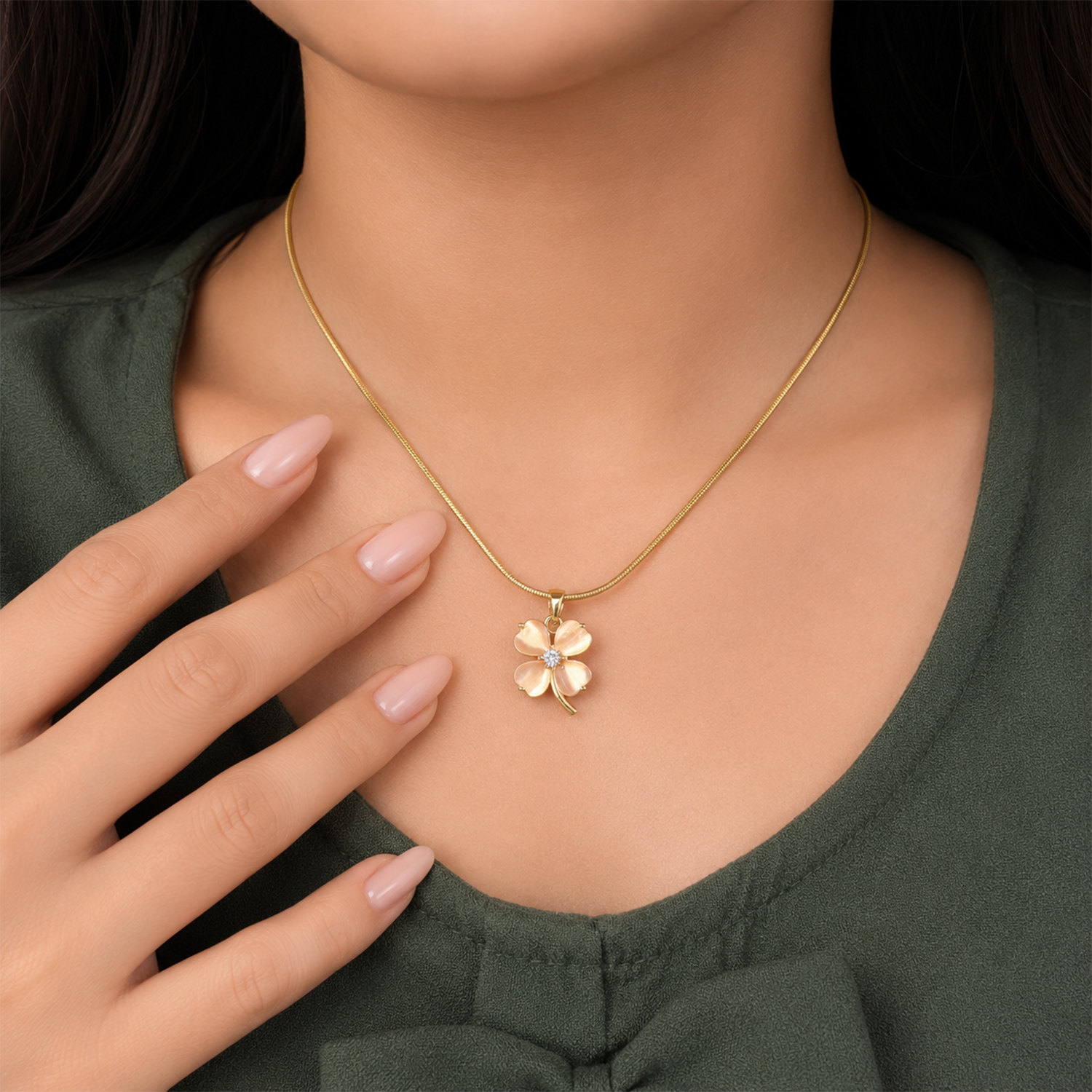 4 Leaf Floral Piece of Rare Fortune Pendant for Girls & Women's