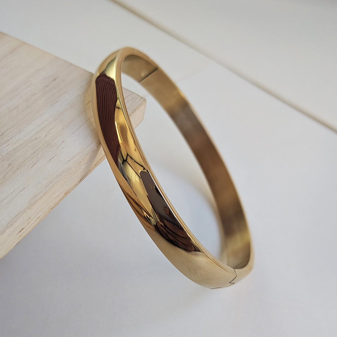 Stylish Shiny Stainless Steel Bracelet For Men & Women