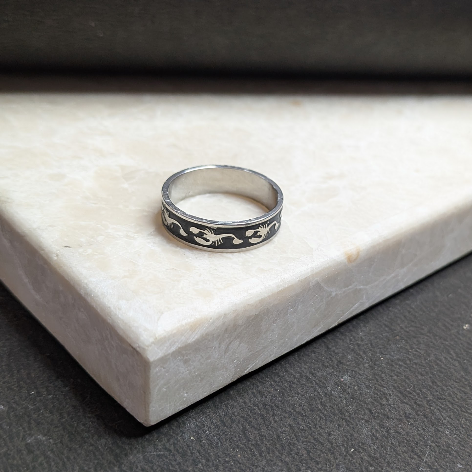 Round Scorpion Wave Style Pattern Ring for Men & Women