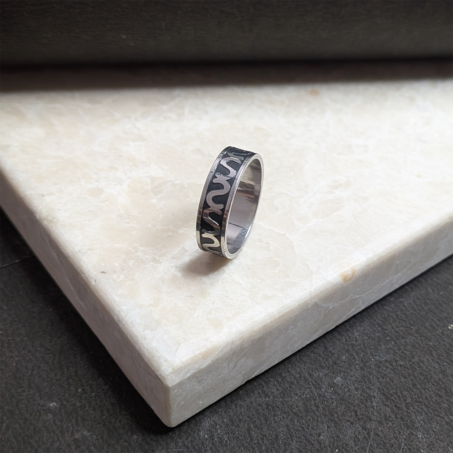 Round Infinity Wave Style Pattern Ring for Men & Women