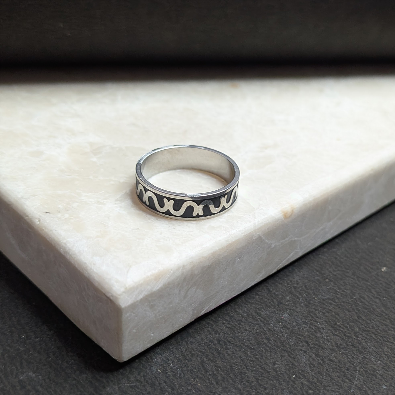 Round Infinity Wave Style Pattern Ring for Men & Women