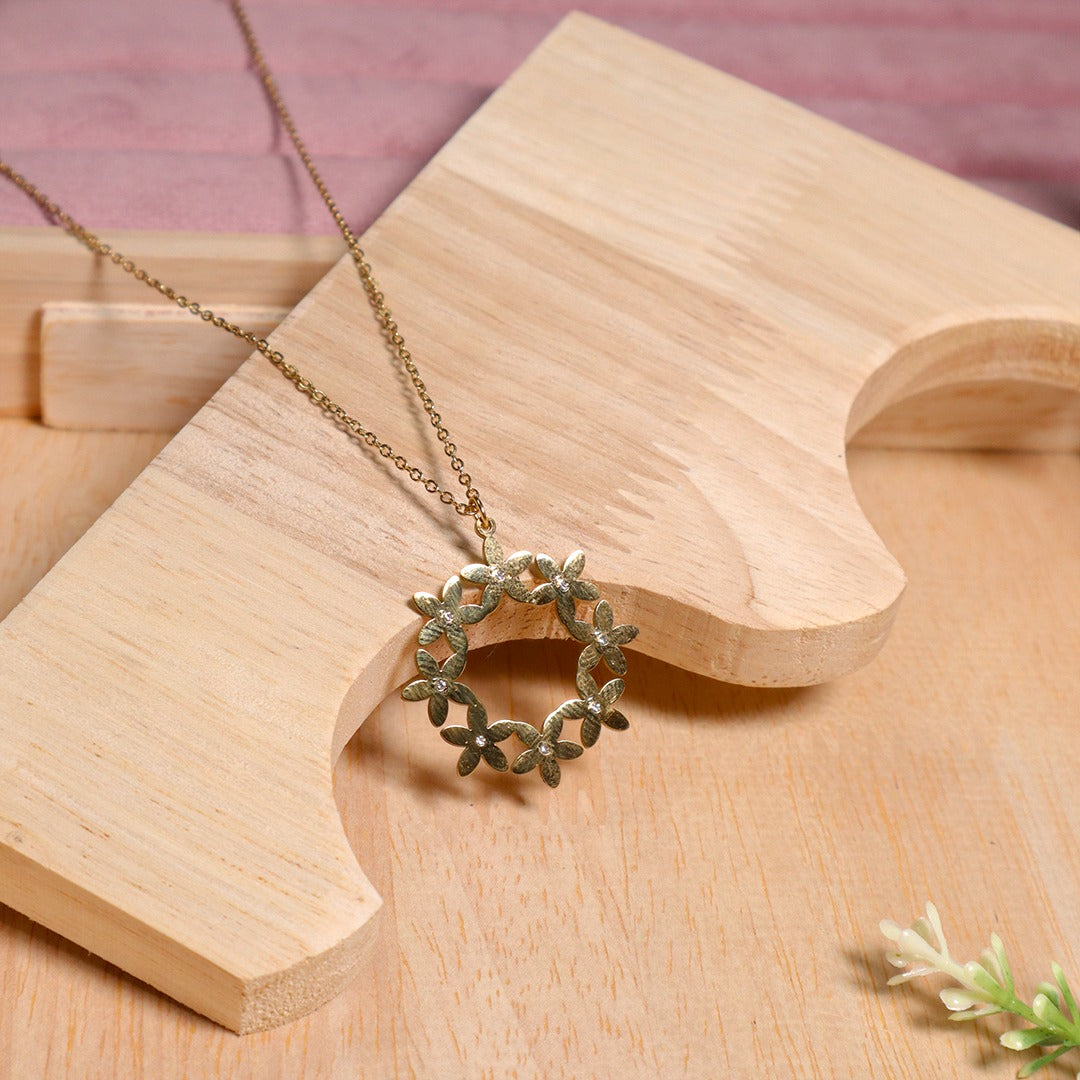 18K Gold Plated Floral Diamond Pendant Necklace (Anti-Tarnish)
