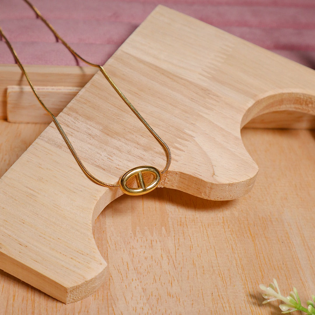 18K Gold Plated Signature Oval Pendant Necklace (Anti-Tarnish)