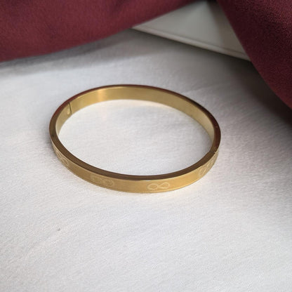 18K Gold Finish Classical Infinite Pattern Bracelet (Anti Tarnish) For Girls & Women
