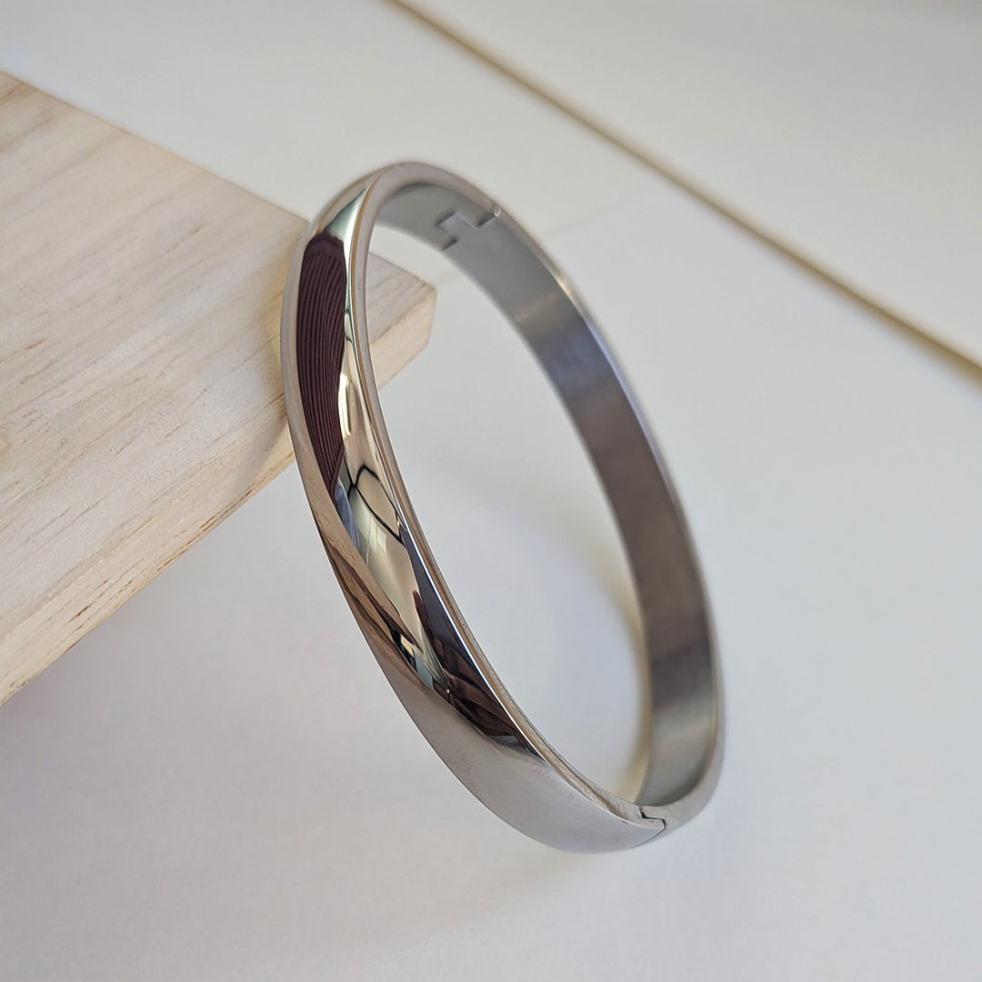 Stylish Shiny Stainless Steel Bracelet For Men & Women