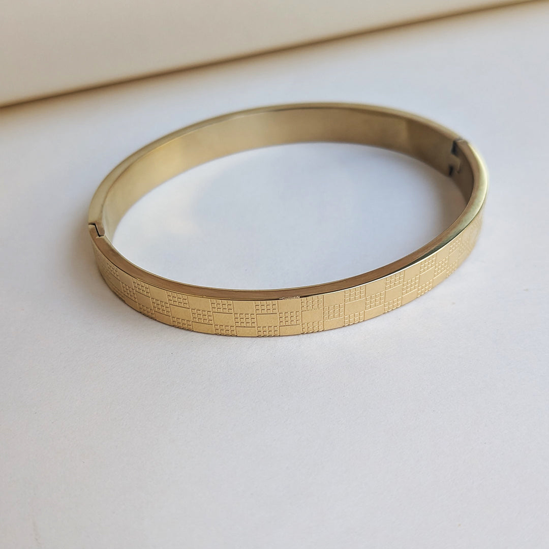 Intricate Checkered Engraved Design Stainless Steel Bracelet For Men & Women