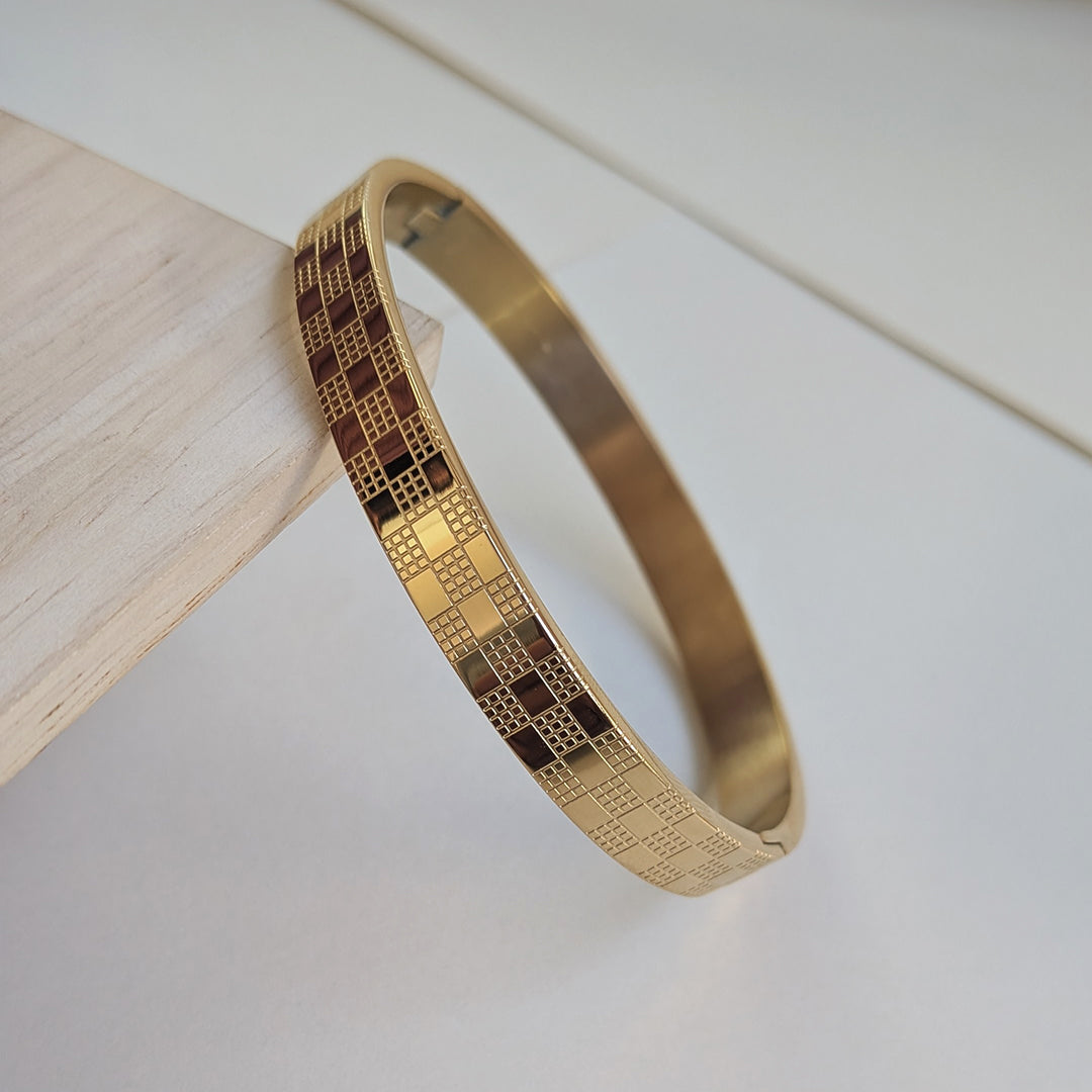 Intricate Checkered Engraved Design Stainless Steel Bracelet For Men & Women