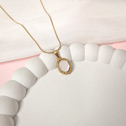 Prominent Crystal Oval Shape Mirror Pendant for Girls & Women's