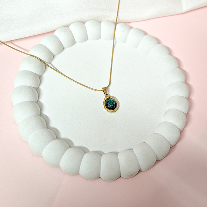 Prominent Crystal Oval Shape Mirror Pendant for Girls & Women's