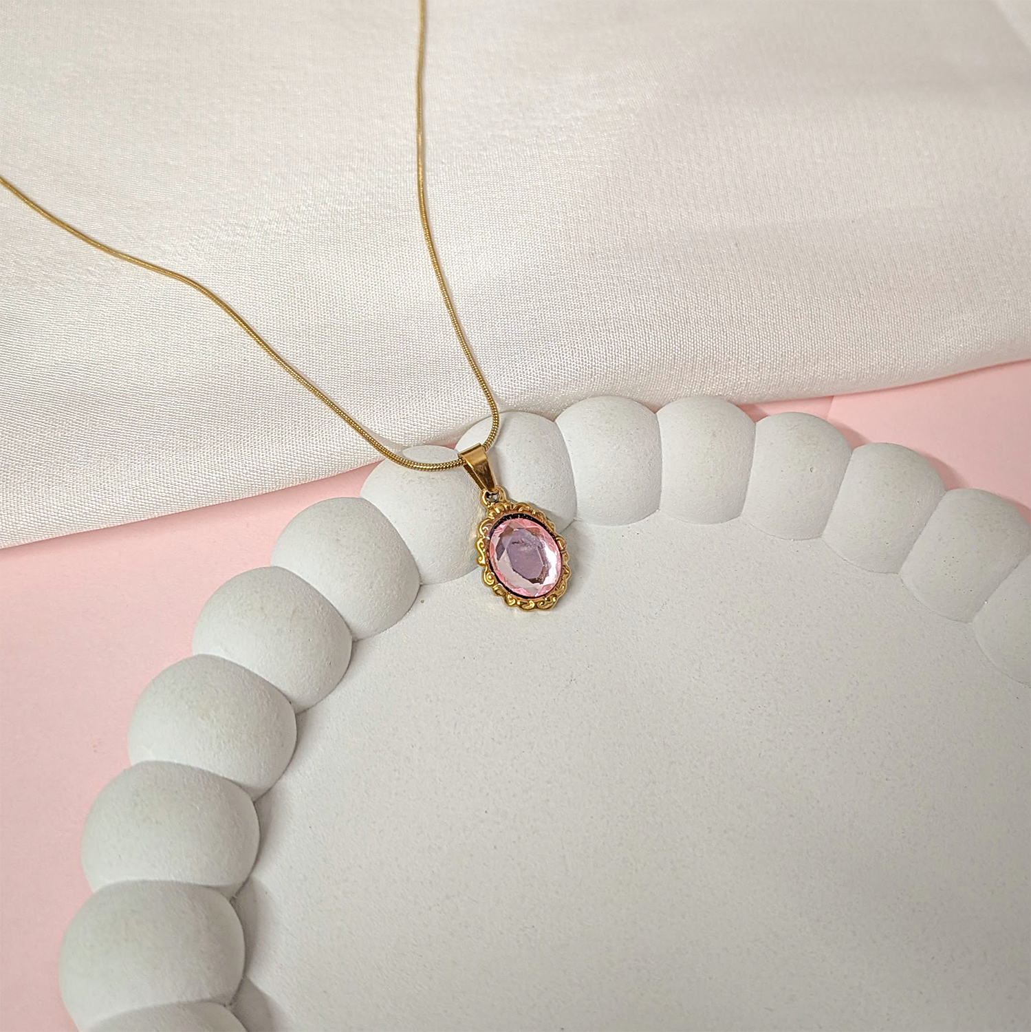 Prominent Crystal Oval Shape Mirror Pendant for Girls & Women's